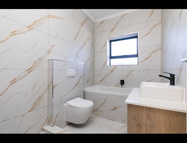 3 BEDROOM APARTMENT FOR SALE IN SANDOWN